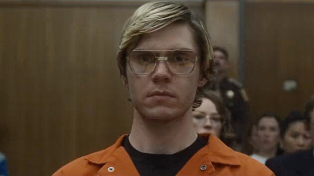 Jeffreyho Dahmera v serilu skvle ztvrnil herec Evan Peters.