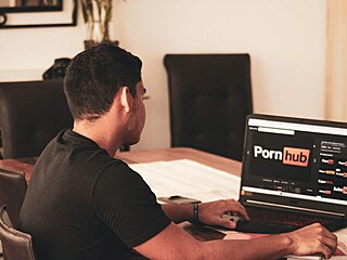 Pornhub dostal od spolenosti Meta premanentn ban, brn se v otevenm dopise.