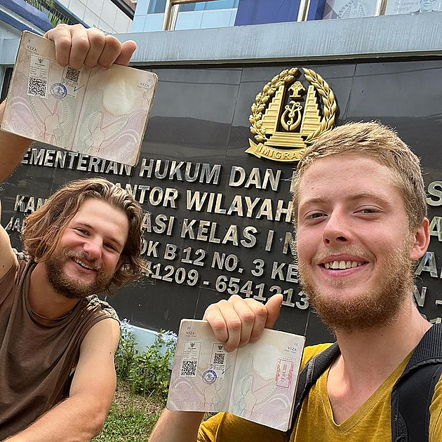 Dva kluci z Moravy jdou pěšky z Indonésie zpět domů.
