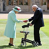 Tom Moore a královna Alžběta