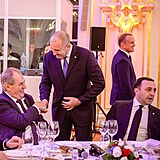 Prezident Miloš Zeman si neformální večeři užil.