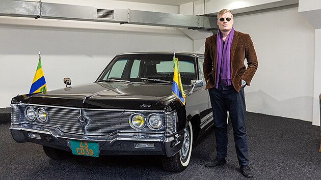 Filip Turek s vládní limuzínou Chrysler Imperial, která tyicet let slouila...