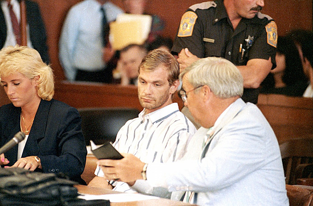 Sledování vražd a trestných činů jako forma zábavy. Zájem o true crime roste, je tu však od nepaměti