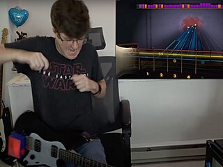 Youtuber LightWing nahrl video, ve kterm zkou, zda mu pjde uen na kytaru...