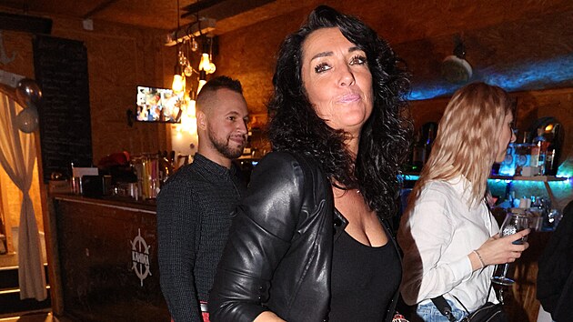 Eva �í�kovská se to nebojí rozto�it.