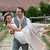 Novomanželé Šárka Vaculíková a Ondřej Kraus jen září štěstím.