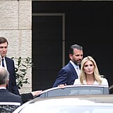 Ivanka Trumpov piletla nakonec se svm bratrem Donaldem Trumpem juniorem.