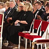 Na Pražském hradě se udílí státní vyznamenání. V přední řadě sedí exministryně...