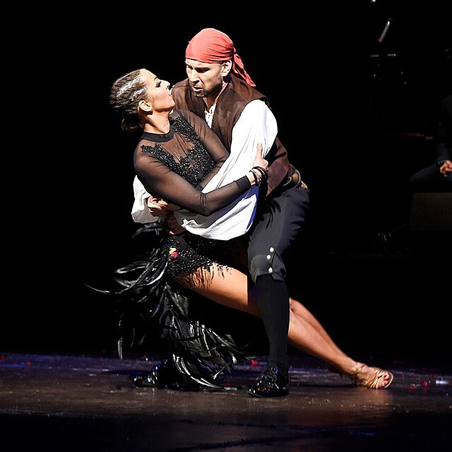 Nau�il se i t�k� �pan�lsk� tanec paso doble.