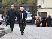 Herec Antonín Hardt pichází na rozlouení s Josefem Somrem (88) v praských...