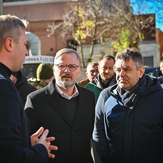 Petr Fiala vyrazil spolu s dalmi leny vldy na Ukrajinu. Setkal se mimo jin s bvalm ukrajinskm velvyslancem v Praze Jevhenem Perebyjnisem (vpravo). (31. jna 2022)