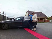 Jan Bendig s partnerem p�i p�íjezdu