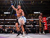 Jake Paul porazil v zápase Andersona Silvu.