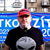 Zadlužený dezinformátor Pavel Zítko by rád byl novým českým prezidentem.