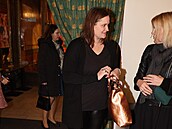Natálie Kocábová na premiée filmu Hranice lásky v leérním obleení.