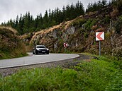 idiské silnice - Porsche Panamera 4 E-Hybrid