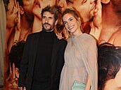 Hanu na premiéru doprovodil její sexy partner.