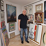 Richard Bergman prodává ve své Galerii 33 díla světově známých autorů.