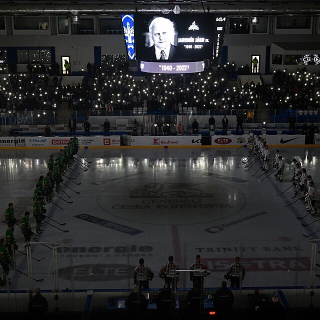 Hokejov Kladno vzpomnalo na Jaromra Jgra starho, kter nedvno zemel.