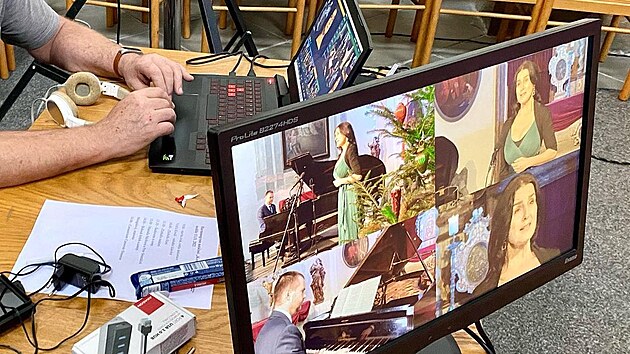 Marcela Melková zazpívala k speciálnímu váno�nímu programu. Namísto návratu k...