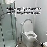 Fotbalový fanoušci v Kataru žijí v obytných kontejnerech, které využívají...