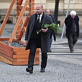Na pohřeb dorazil i Jágrův bývalý spoluhráč Jiří Šlégr.