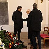 Jaromír Jágr přijímá kondolence.