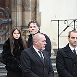 Jaromír Jágr s Dominikou na pohřbu