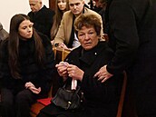 Těsně před obřadem se Anna Jágrová rozplakala, utěšovala ji Dominika Branišová.