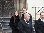 Jaromír Jágr s Dominikou na pohřbu