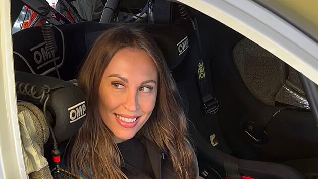 Alex Hrdinová si zkusila závod v rallye.