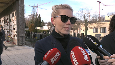 Modelka Veronika Hejlíková na pohbu stylisty Jana Pokorného.