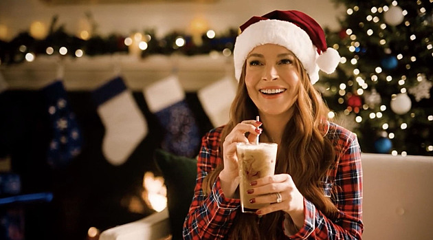 Lindsay Lohan v nové vánoní reklam na Pepsi