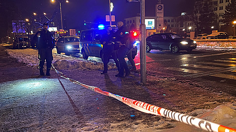 Na Novodvorské v Praze neznámý muž pobodal dvě ženy. Policie ho poté zastřelila.