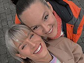 Julie a Camilla Lorentzen �ekají dít�