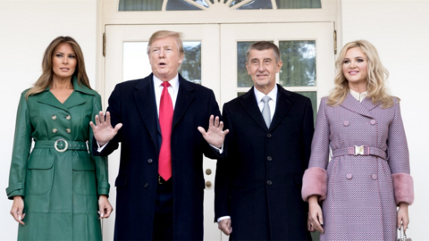 Americký prezident Donald Trump s manelkou Melanií pijal v Bílém dom eského...