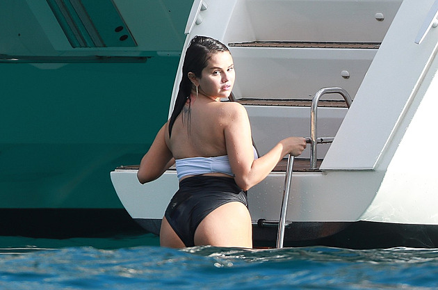 Selena Gomez si uívá v Mexiku. Fanouci eí její váhu.