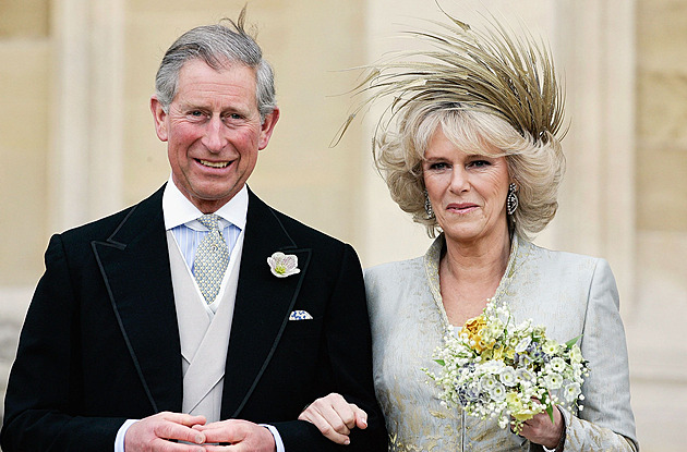 Král Karel III. a jeho manelka Camilla