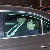 Prezident Miloš Zeman a jeho manželka Ivana přijíždí na setkání premiérů ke...