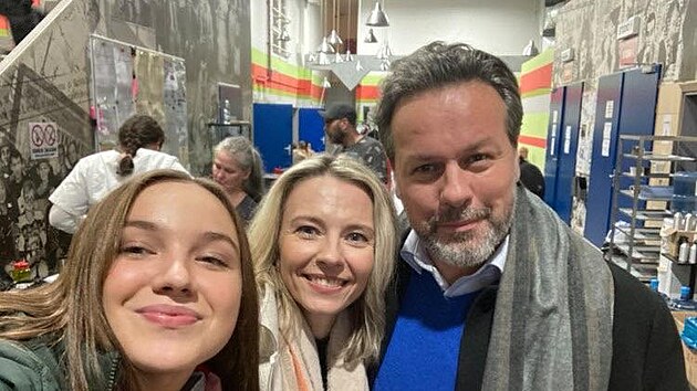 Kate�ina se svou seriálovou rodinou z Ulice.