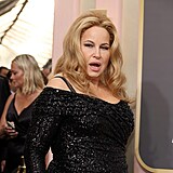 Jennifer Coolidge vypad stle skvle.