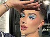 Americký youtuber James Charles