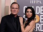 Quentin Tarantino s krásnou manelkou.