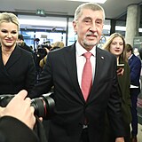 Poraen kandidt na prezident Andrej Babi s manelkou Monikou.