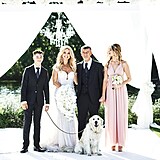 Andrej Babi v den 2. kola prezidentskch voleb vytasil svatebn fotografii.