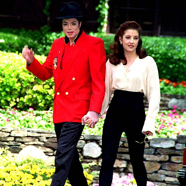 Michael Jackson se prochz s Lisou Mari po rani Neverland.