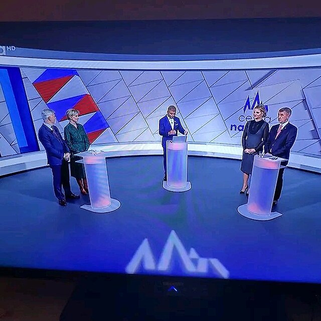 V prezidentsk debat na Nov dostaly prostor i manelky obou kandidt.