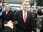 Poraený kandidát na prezident Andrej Babi s manelkou Monikou.