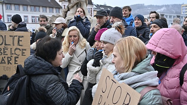 Odprci v Dín pískali bhem setkání Andreje Babie s volii.