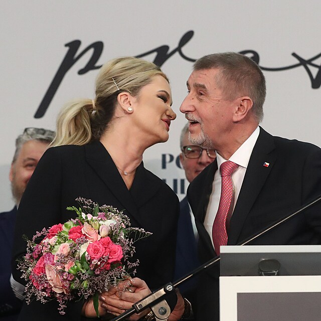 Andrej Babi s Monikou Babiovou na tiskov konferenci po prezidentskch...